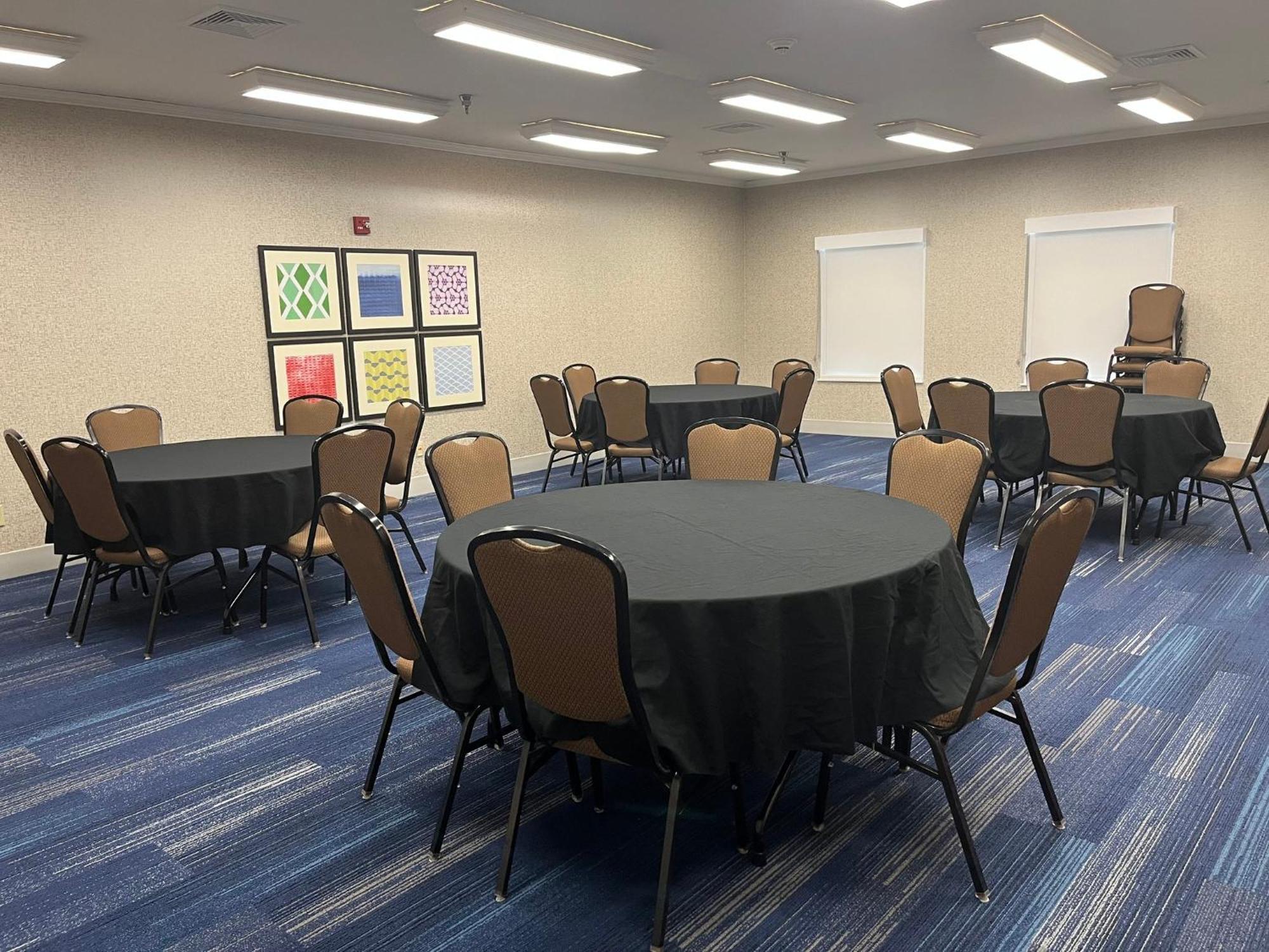 Holiday Inn Express Hotel & Suites Sioux Falls At Empire Mall By Ihg Εξωτερικό φωτογραφία