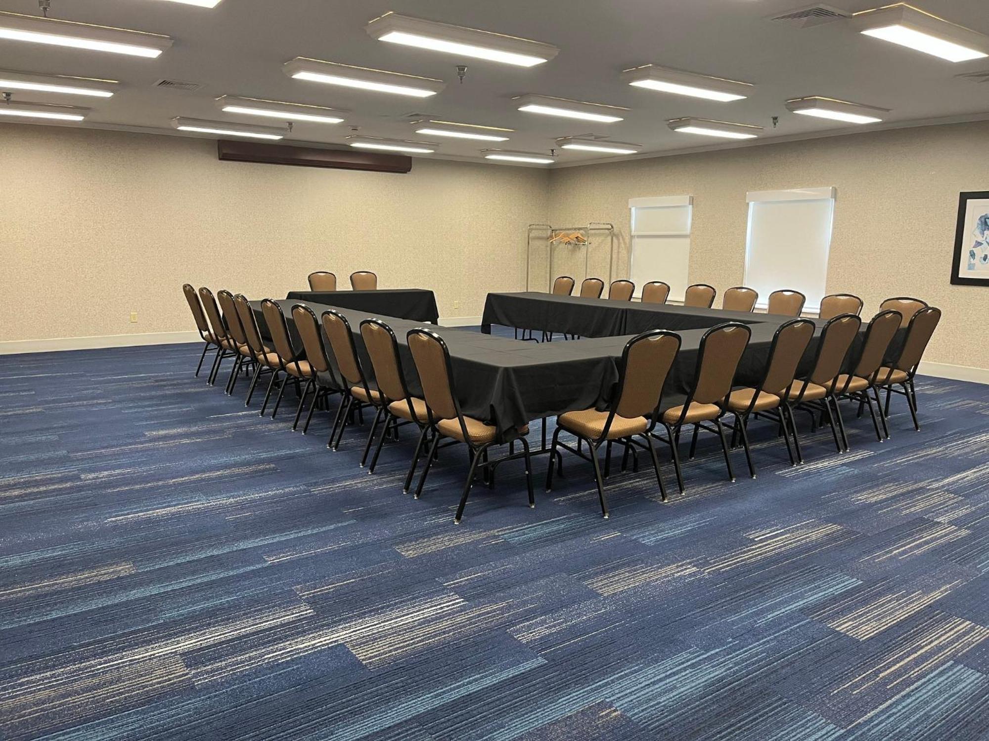Holiday Inn Express Hotel & Suites Sioux Falls At Empire Mall By Ihg Εξωτερικό φωτογραφία